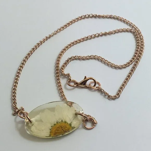 Cute Daisey Pendant Necklace - Picture 2 of 4